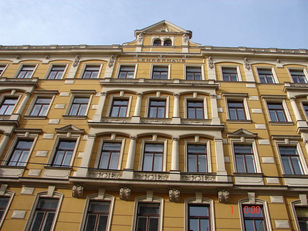 Pension Lehrerhaus Wina Bagian luar foto