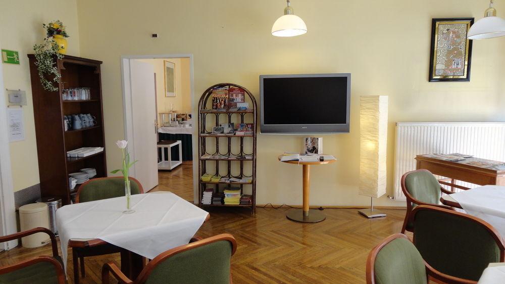 Pension Lehrerhaus Wina Bagian luar foto