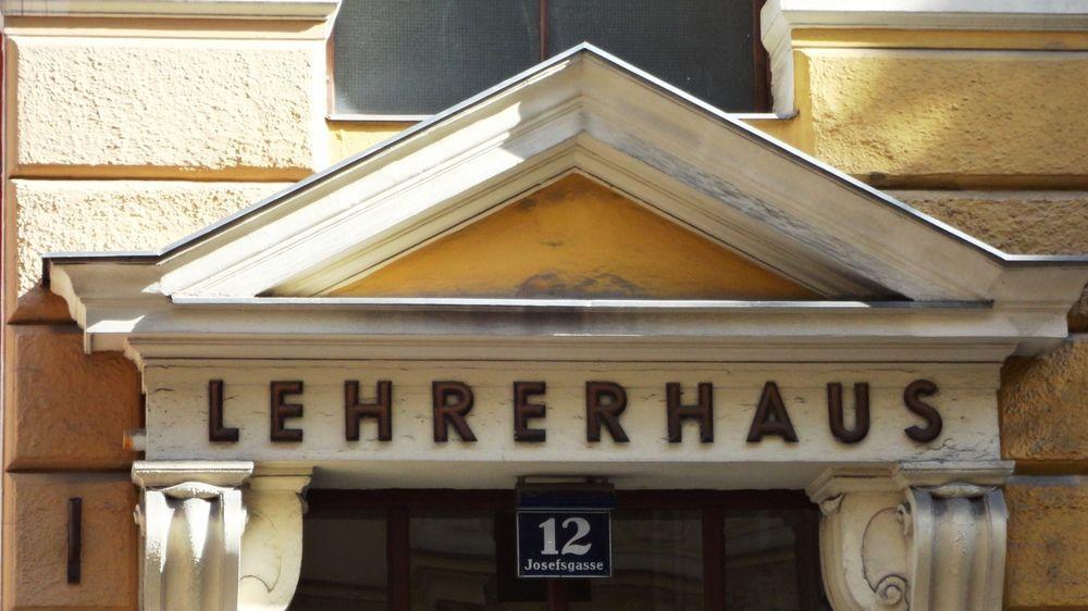 Pension Lehrerhaus Wina Bagian luar foto