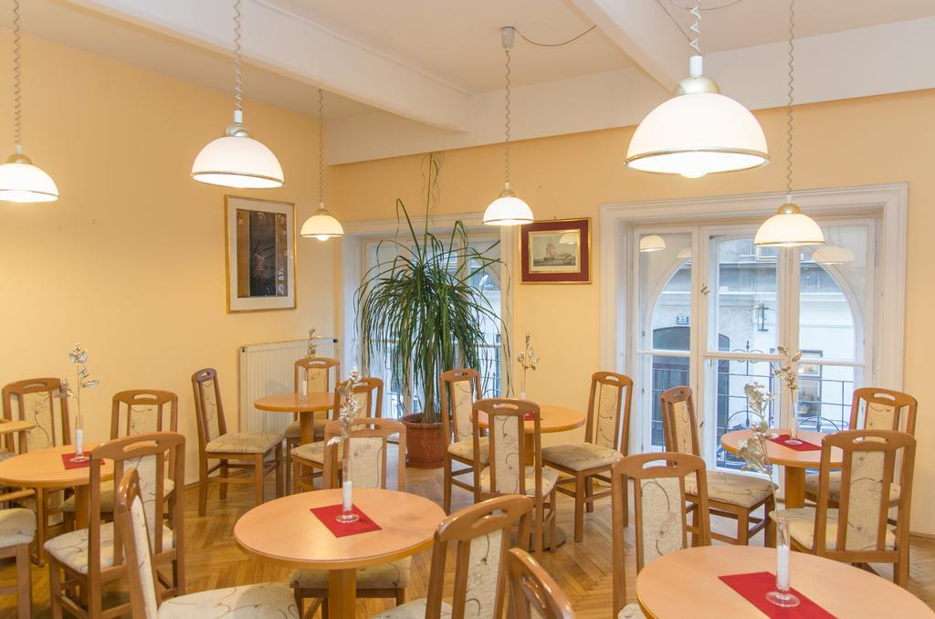 Pension Lehrerhaus Wina Bagian luar foto