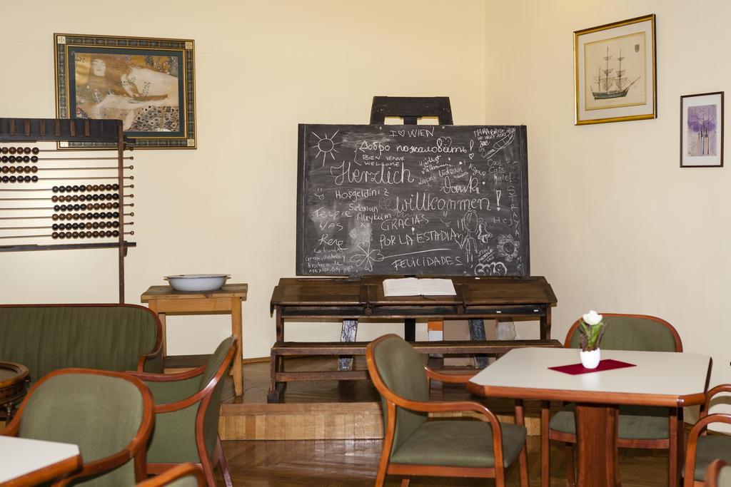 Pension Lehrerhaus Wina Bagian luar foto