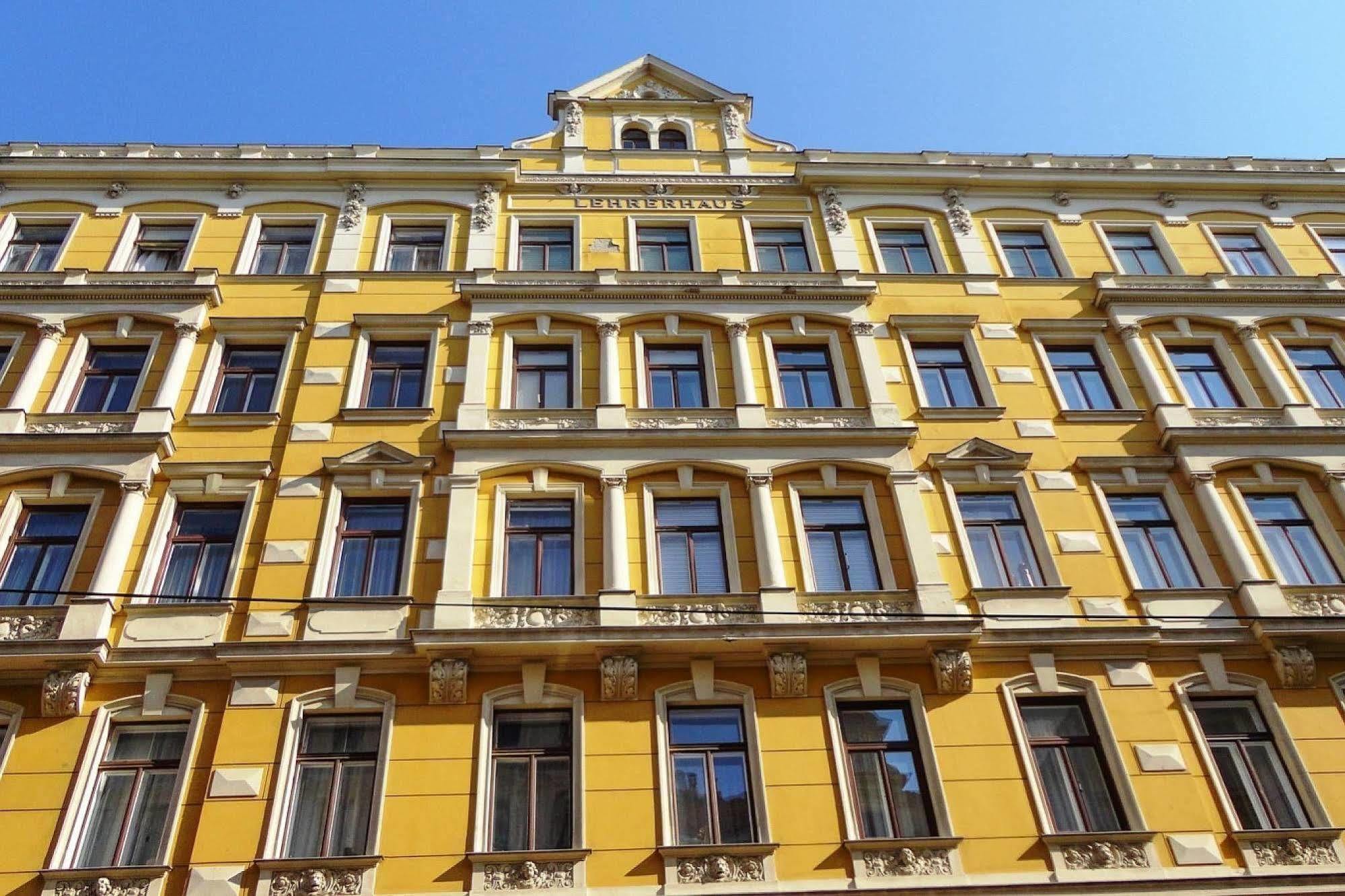Pension Lehrerhaus Wina Bagian luar foto
