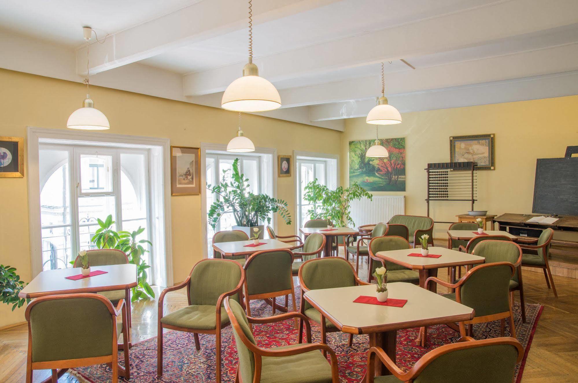 Pension Lehrerhaus Wina Bagian luar foto