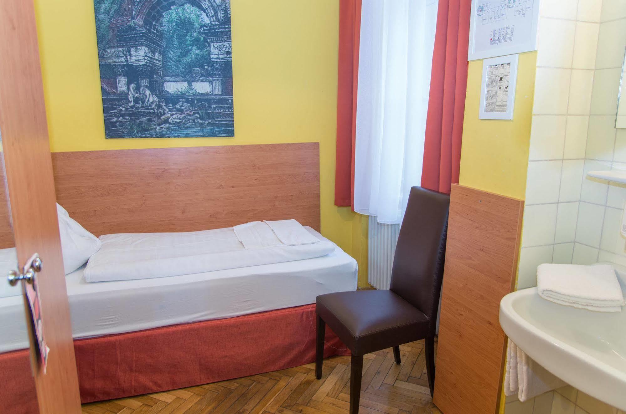 Pension Lehrerhaus Wina Bagian luar foto