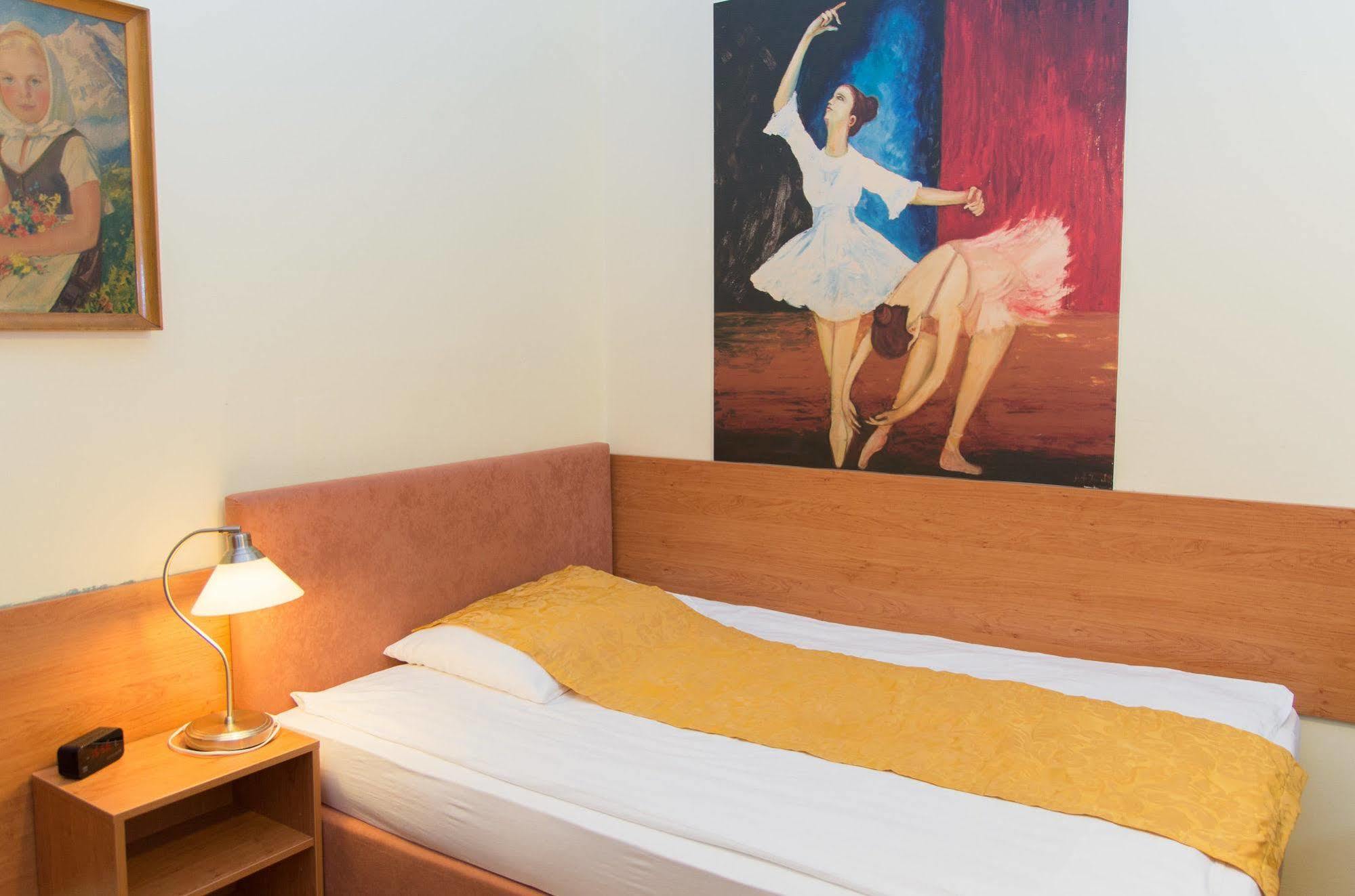 Pension Lehrerhaus Wina Bagian luar foto