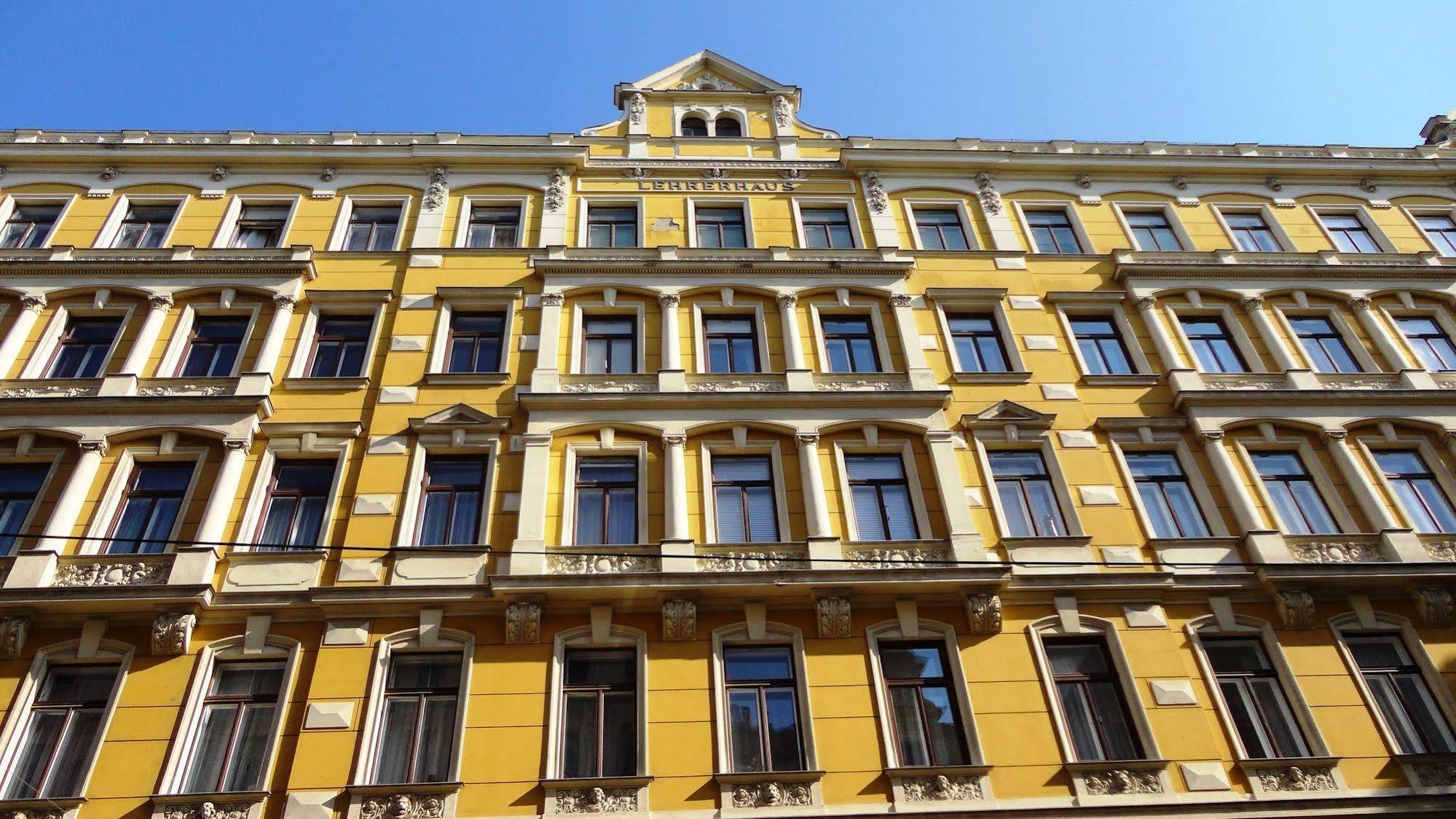 Pension Lehrerhaus Wina Bagian luar foto